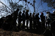 ¿Por qué más de 178.000 inmigrantes huyeron o fueron deportados de Sudáfrica? AP Explica