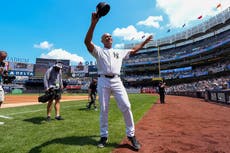 Mariano Rivera vuelve al Día de Veteranos de los Yankees tras lesión el año pasado