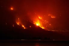 Incendios forestales en el oeste de EEUU y Canadá obligan a evcauar a residentes