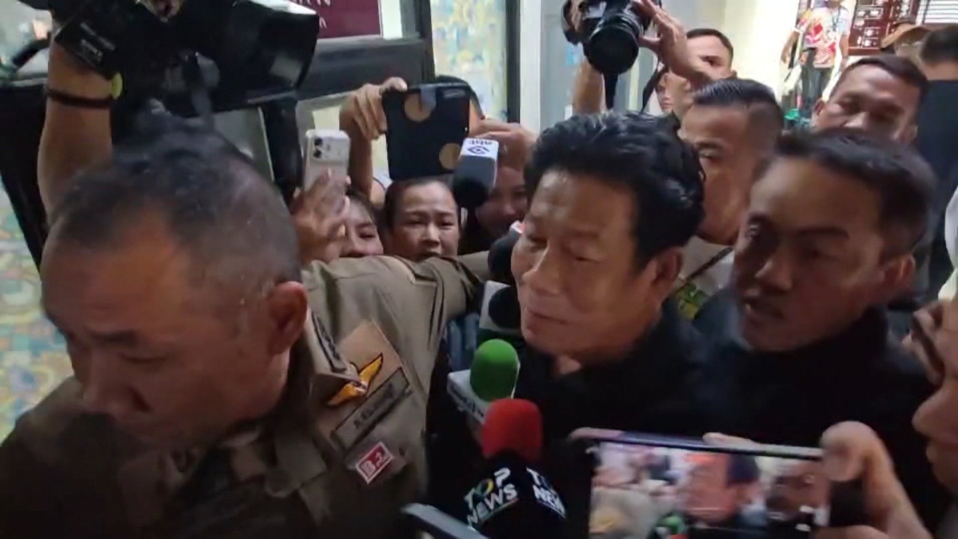 Chalong Reawraeng llamó a una transmisión en vivo de YouTube para confesar que había disparado contra Thongchai Yenprasert