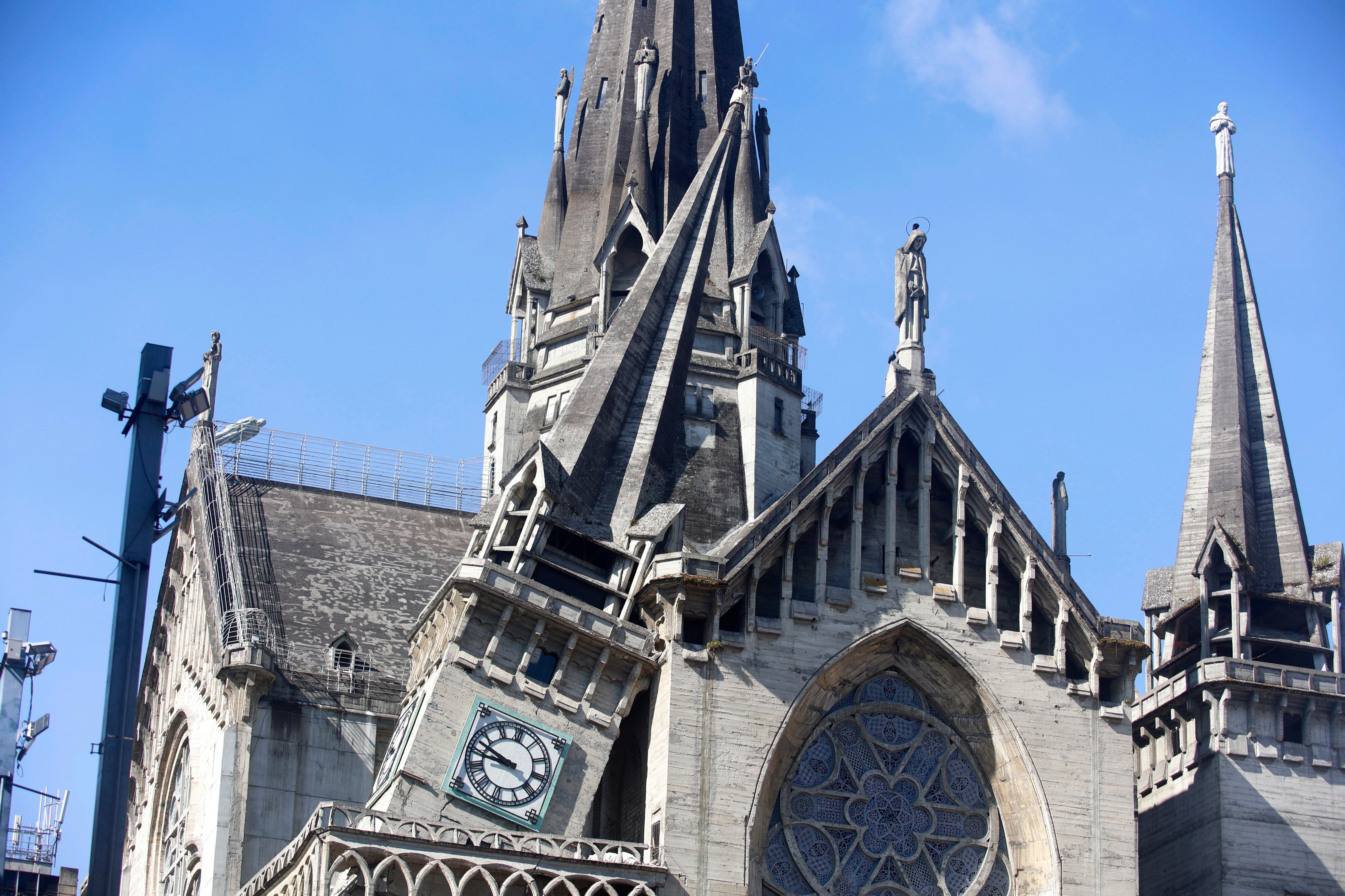 La catedral de Manizales fue uno de los edificios que resultaron dañados por los temblores