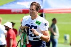 Hunter Henry pone fin a la incertidumbre y firma extensión de 2 años con Patriots hasta 2027