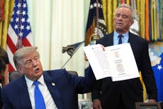 Trump firma orden ejecutiva para revisar recomendaciones de vacunas infantiles