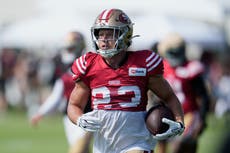 McCaffrey no practica por 'rigidez' mientras los 49ers controlan su carga de trabajo