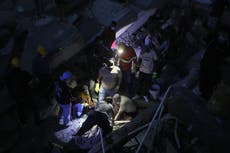 Colombia busca a desaparecidos tras un fuerte terremoto que mató a más de 100 personas
