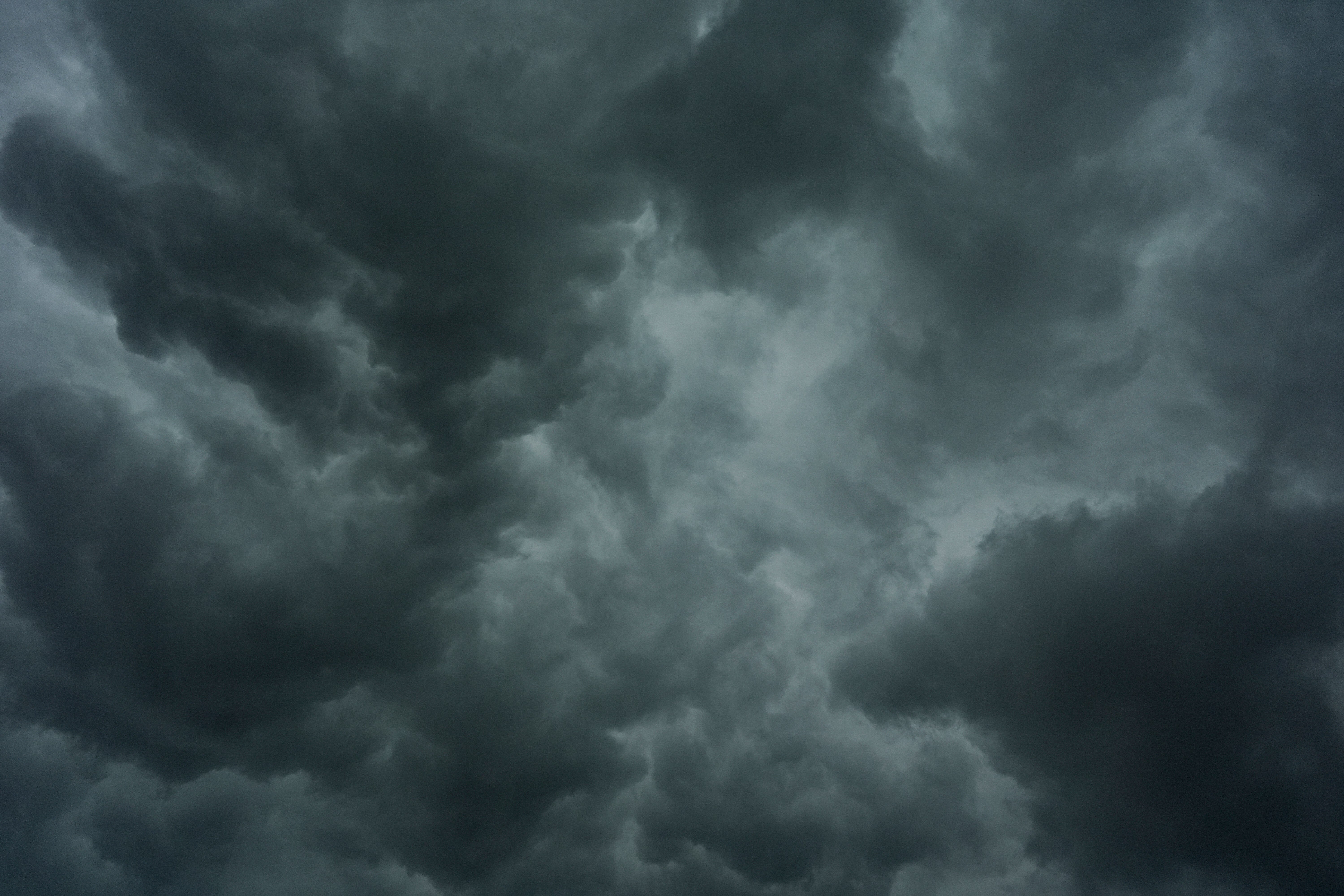 Tormentas dejan sin electricidad a partes de Illinois e Indiana