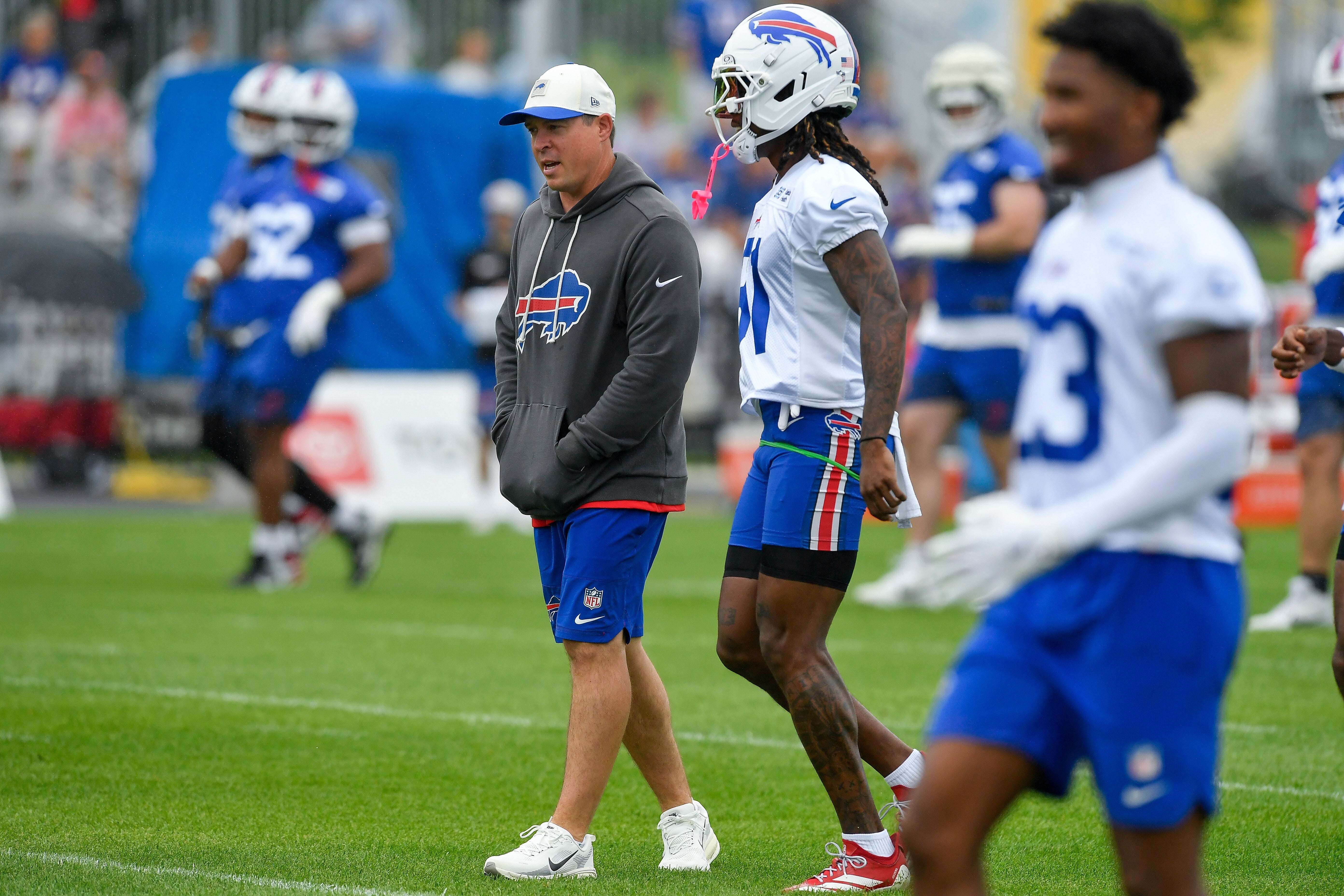 Leonhard impulsa tacleos y espera jugar con titulares defensivos de Bills en debut de pretemporada