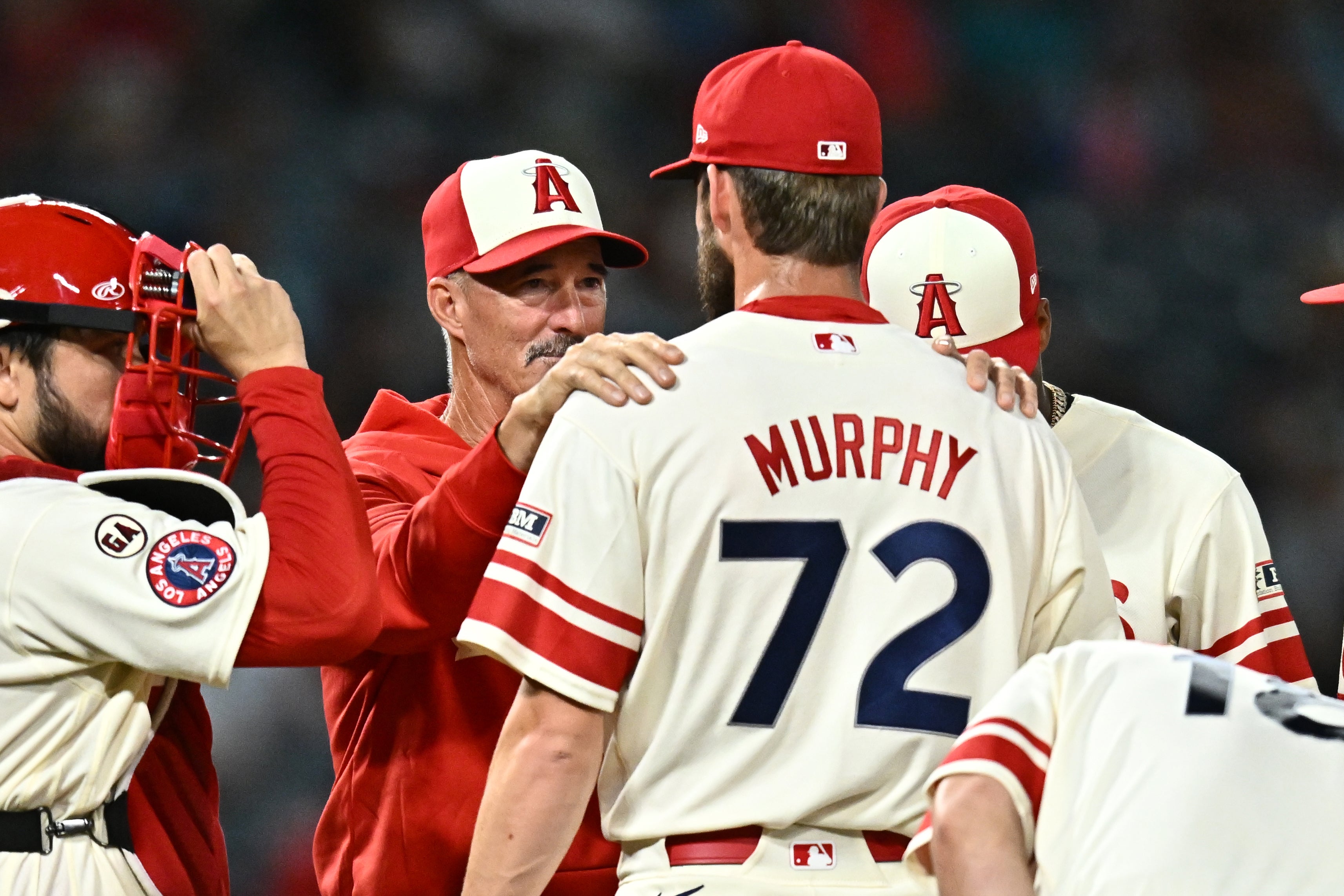ANGELINOS-MADDUX-DESPIDO