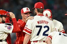 Los Angelinos, peores de MLB, despiden al coach de pitcheo Mike Maddux y a 2 asistentes
