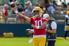 Love, de los Packers, planea jugar el jueves tras lesionarse el pulgar en 2025