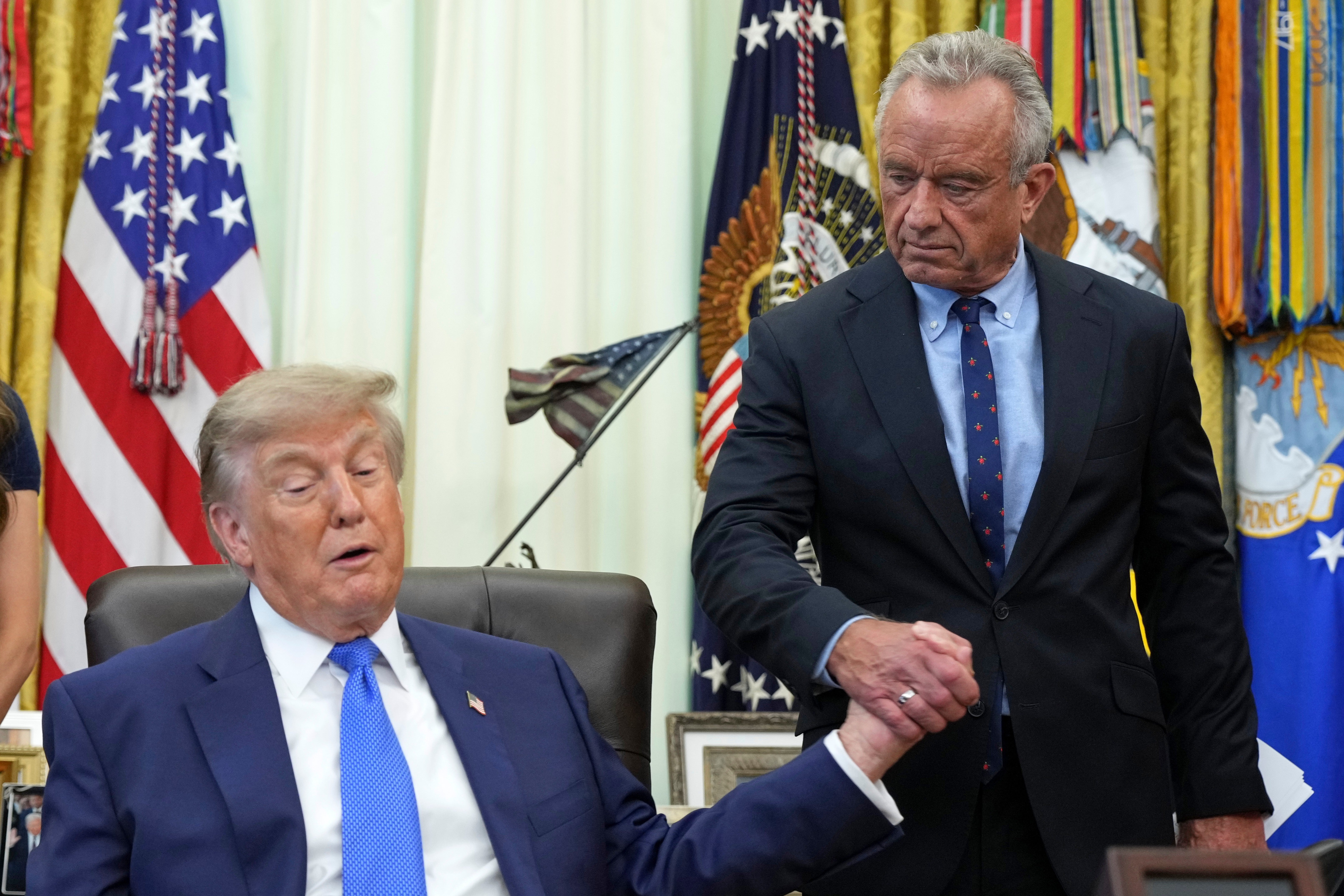 TRUMP-VACUNAS Y POLITICA
