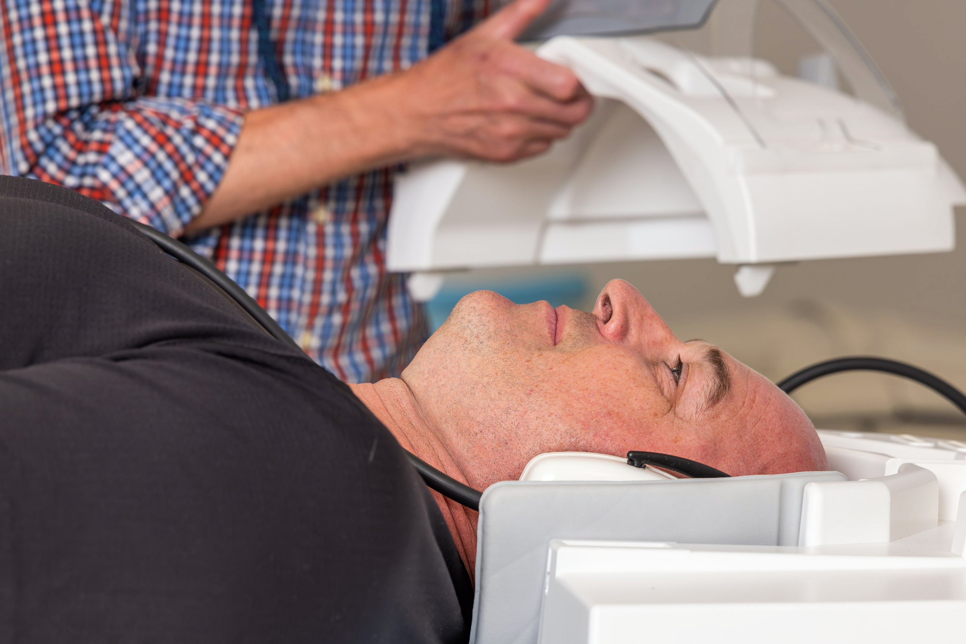 La ECT solo puede diagnosticarse de forma definitiva tras la muerte, mediante el examen del tejido cerebral al microscopio