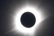 Primeras fotos del eclipse solar: un espectáculo impresionante que oscurece el cielo
