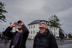 España se prepara para inusual eclipse solar en medio de alertas por calor e incendios
