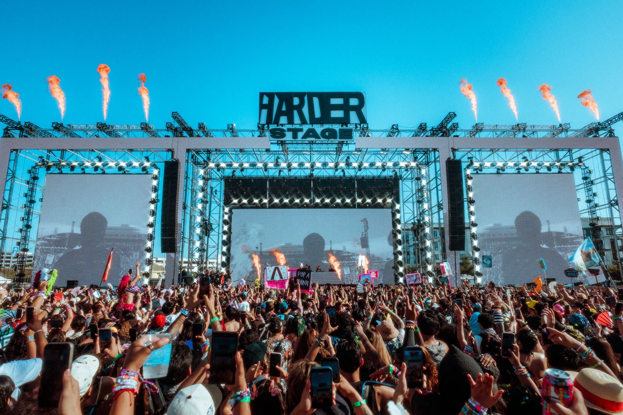 En festivales de música electrónica como HARD Summer, celebrado en Los Ángeles el 1 y 2 de agosto, los artistas latinos han ganado protagonismo