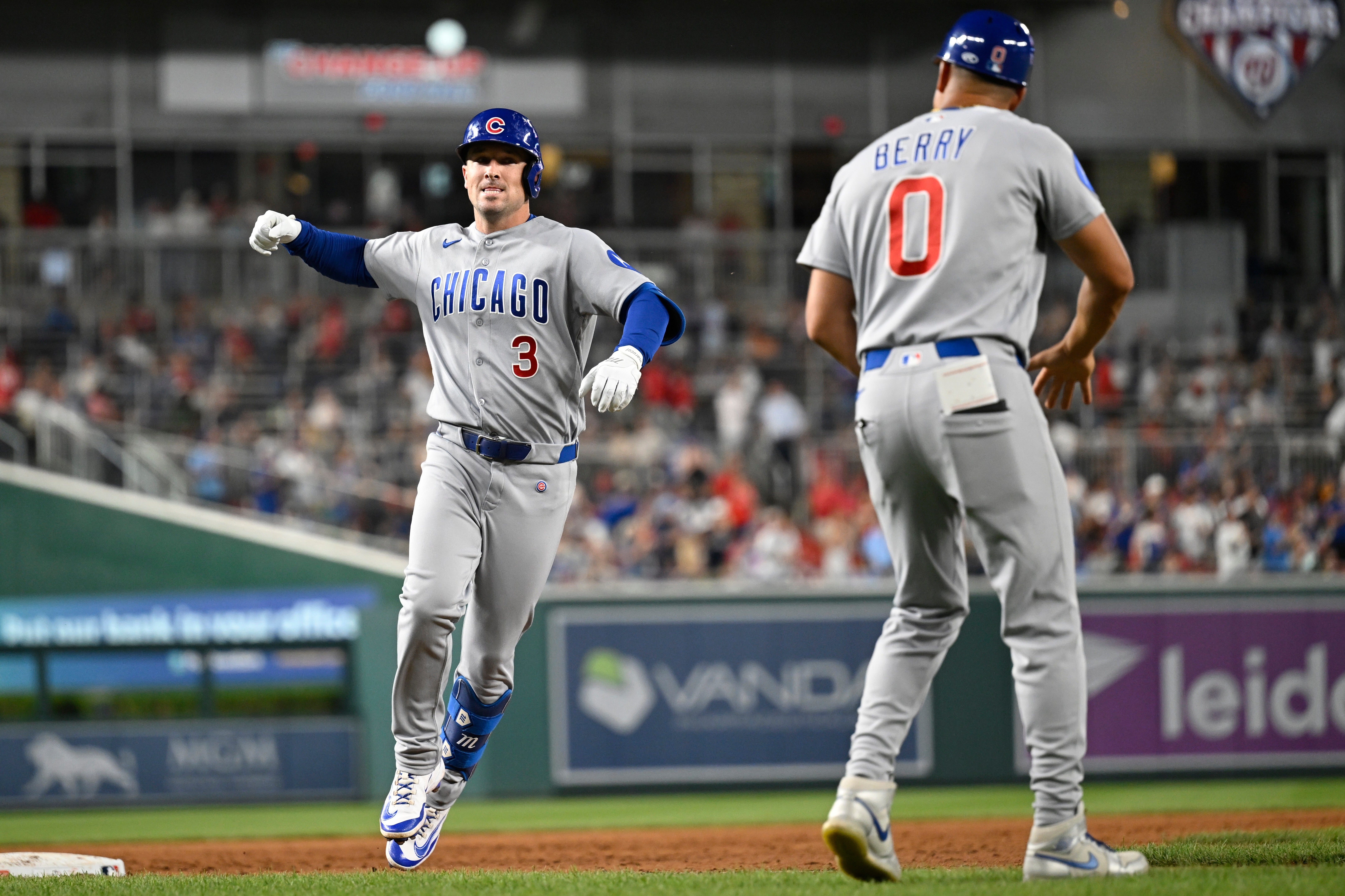 El 1er juego de 3 jonrones en la carrera de Bregman ayuda a Cachorros a vencer 12-6 a Nacionales