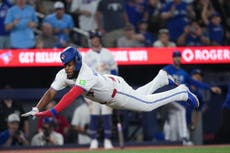 Azulejos anotan 5 carreras en la 8va y vencen 6-4 a Medias Rojas, que sufren 5 derrotas al hilo