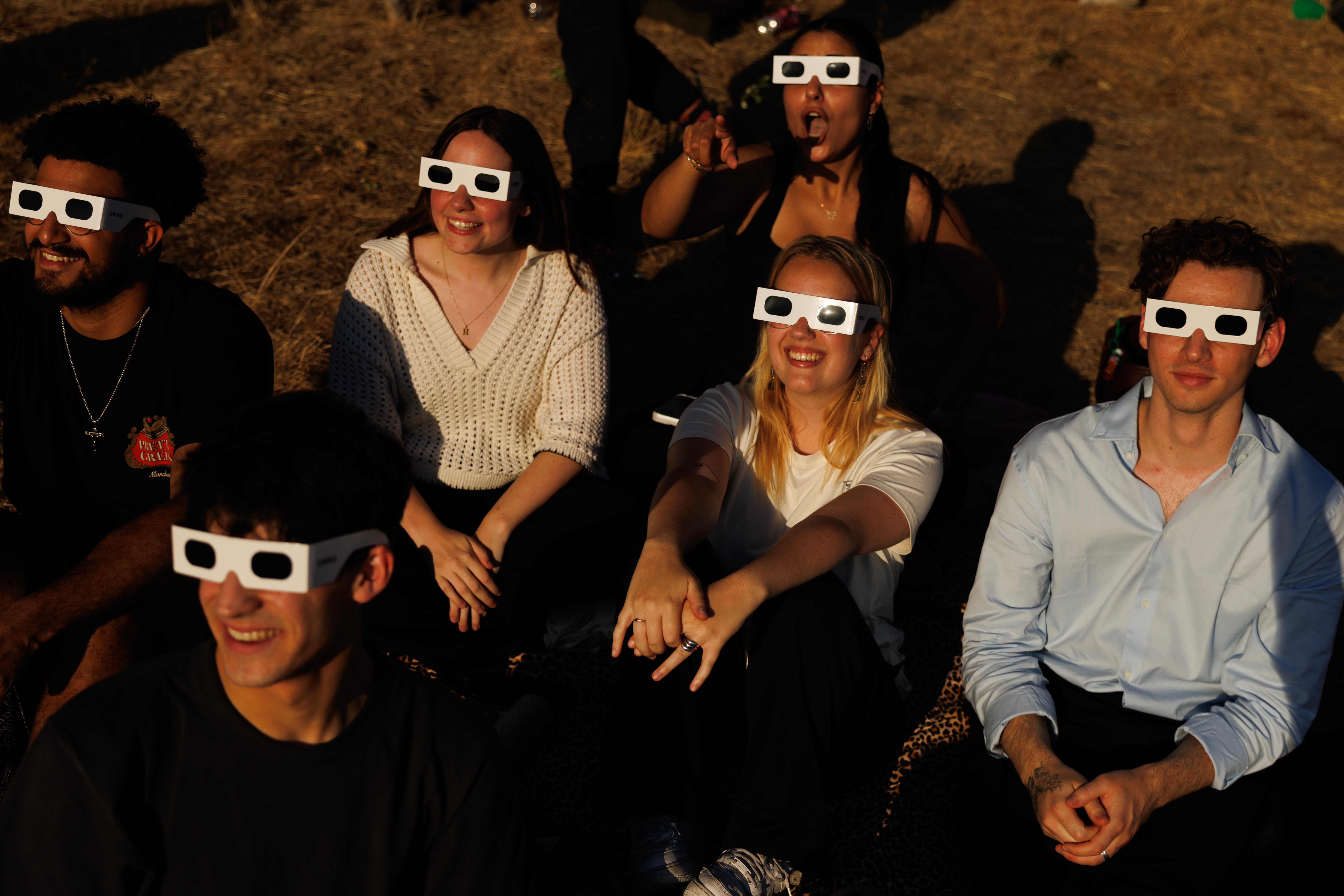 Señales de advertencia de que tus ojos están dañados por mirar fijamente el eclipse