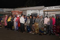 Zambia vota en presidenciales que ponen a prueba las reformas económicas del mandatario