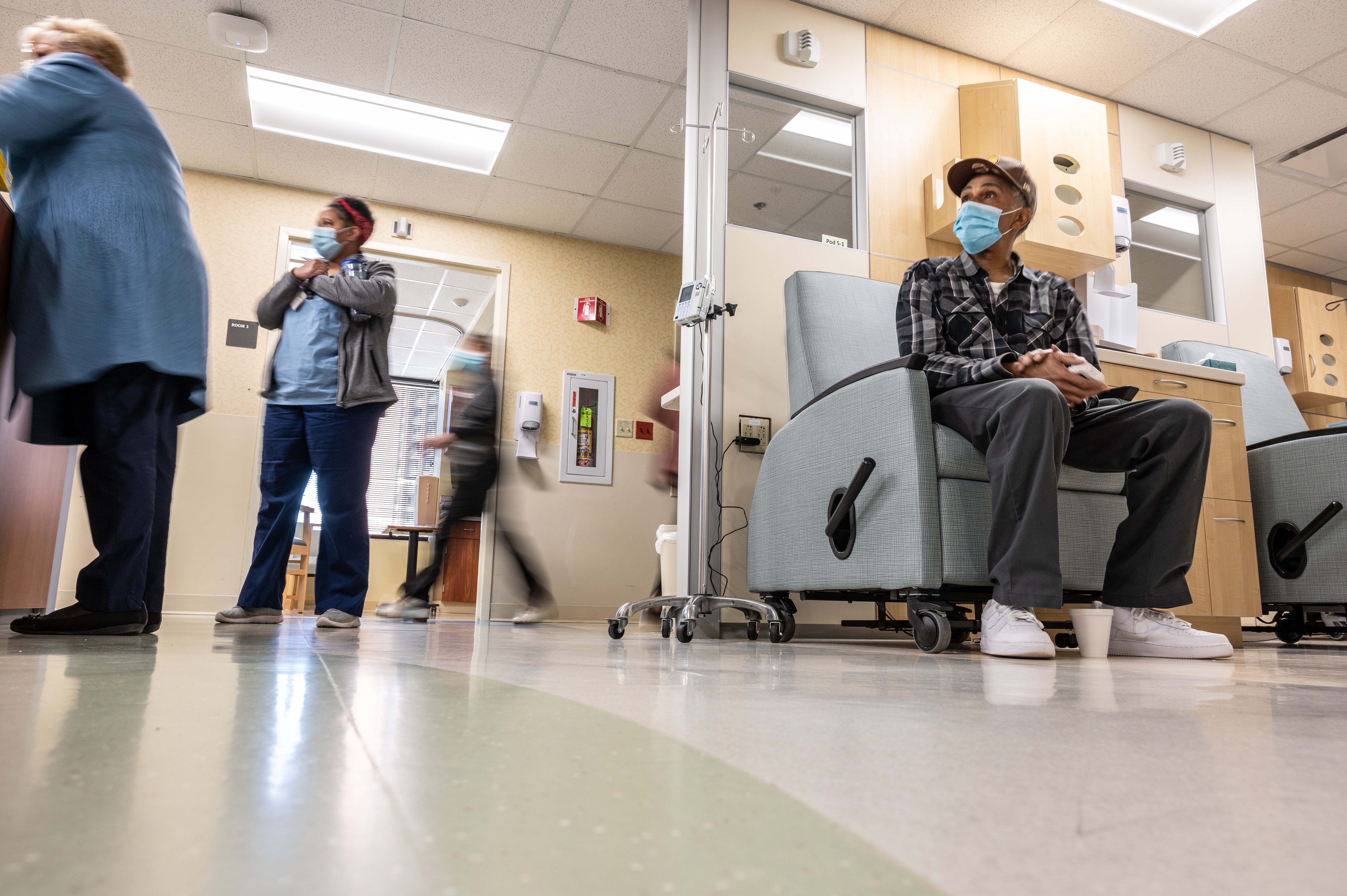 Los pacientes con cáncer en EE. UU. se enfrentan a tiempos de espera más largos para someterse a intervenciones quirúrgicas que les pueden salvar la vida. Según los expertos, esto es peligroso