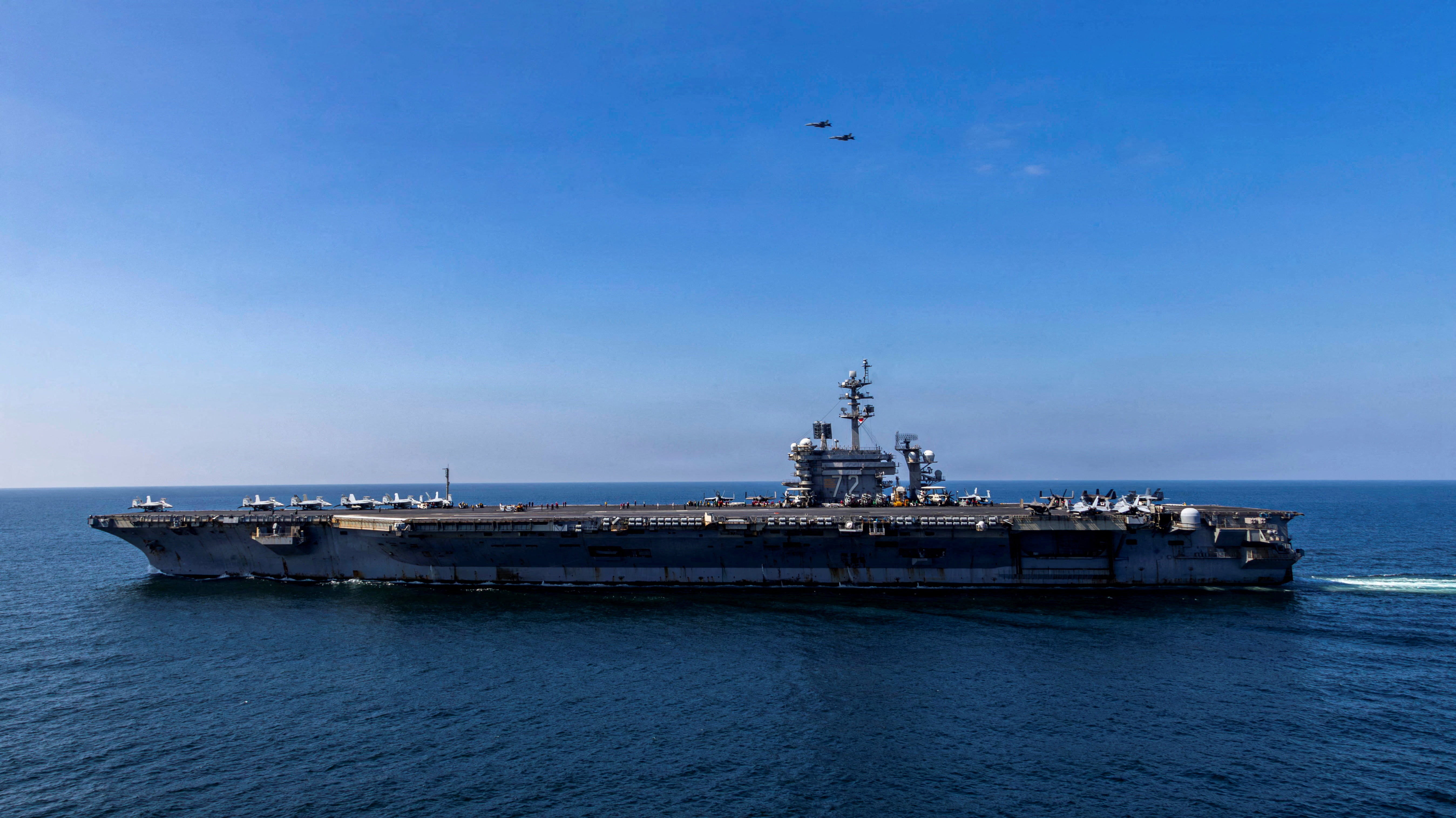 Los marineros del USS Abraham Lincoln establecieron un récord de días consecutivos en alta mar