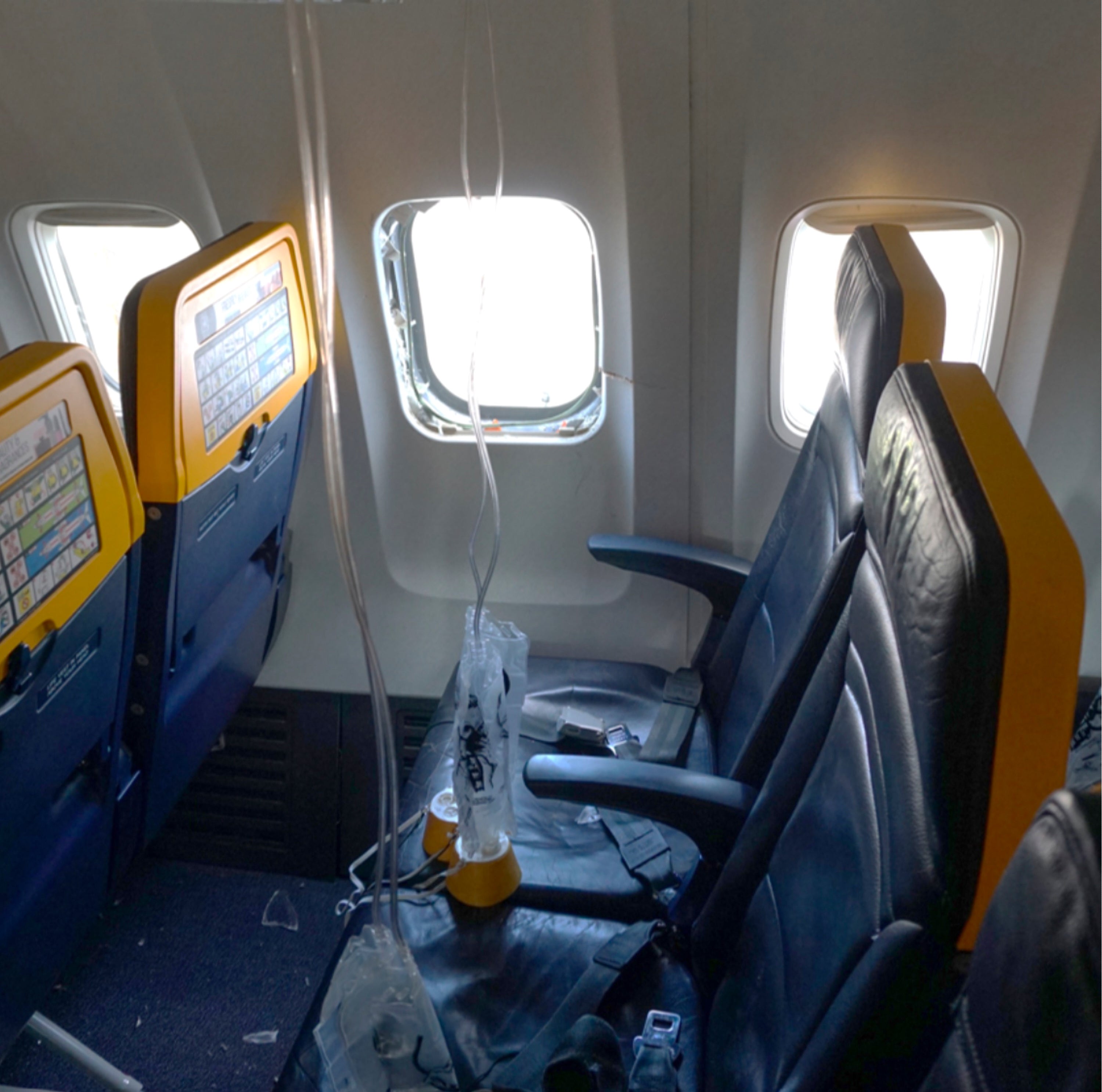 Revelan la causa del vuelo donde un hombre casi es succionado por la ventana