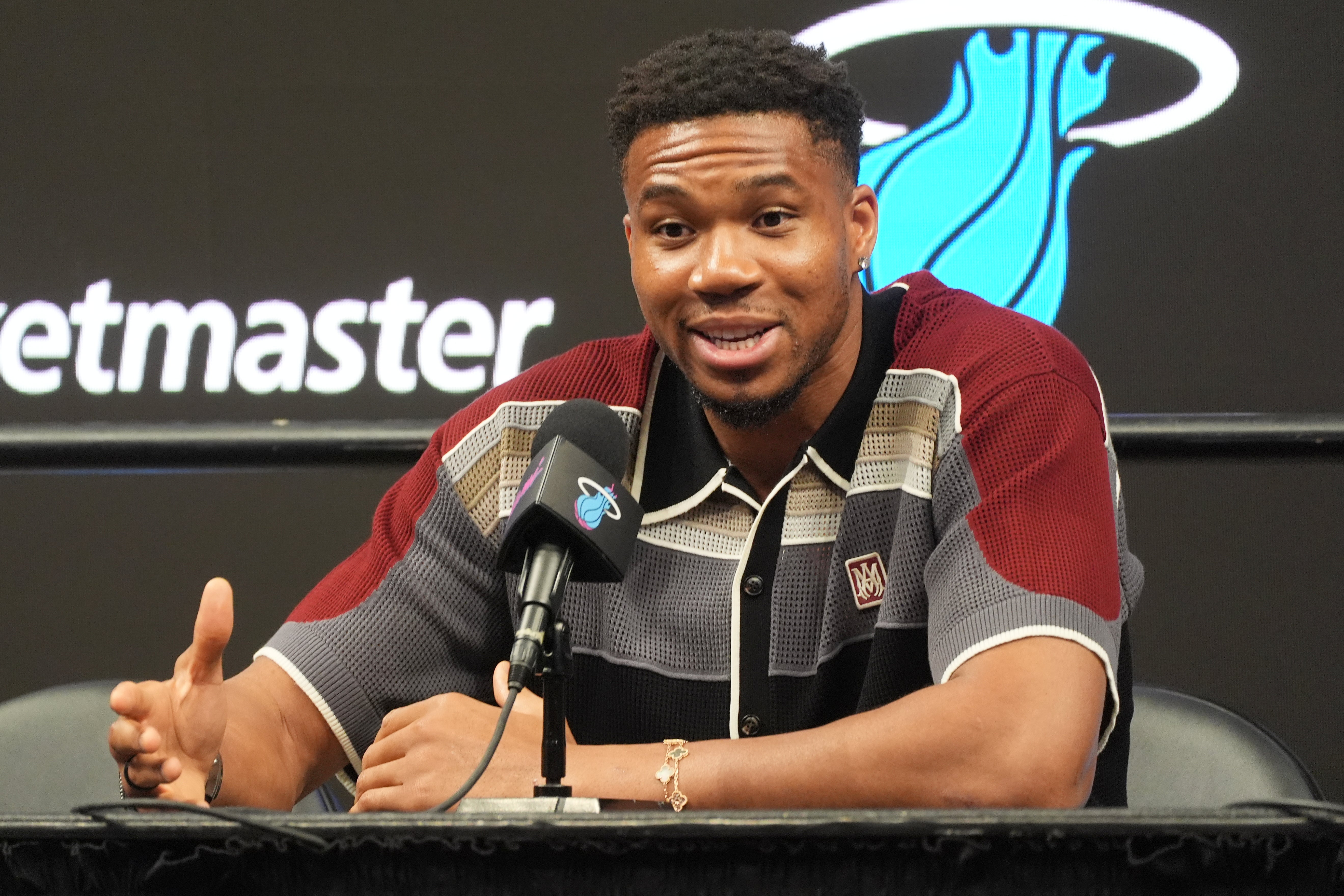 El calendario NBA 2026-27 da a Brown y Antetokounmpo juegos de regreso en enero