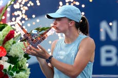 Swiatek vence a Rybakina en Toronto para su primer título de la WTA en el año