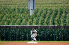 Filis conectan 3 jonrones al maizal de "Campo de los Sueños" y vencen 7-1 a Mellizos