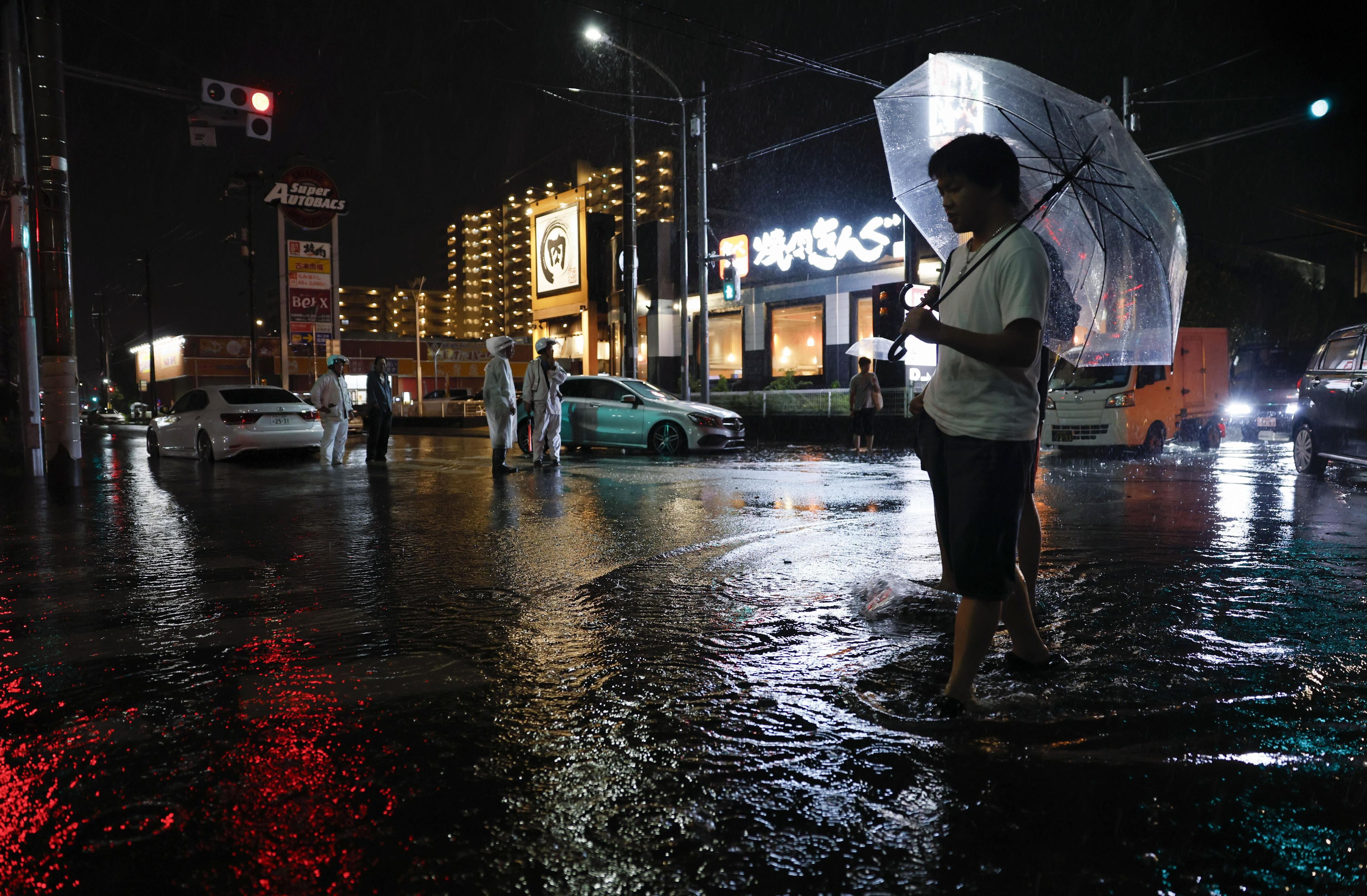 JAPÓN-TORMENTAS