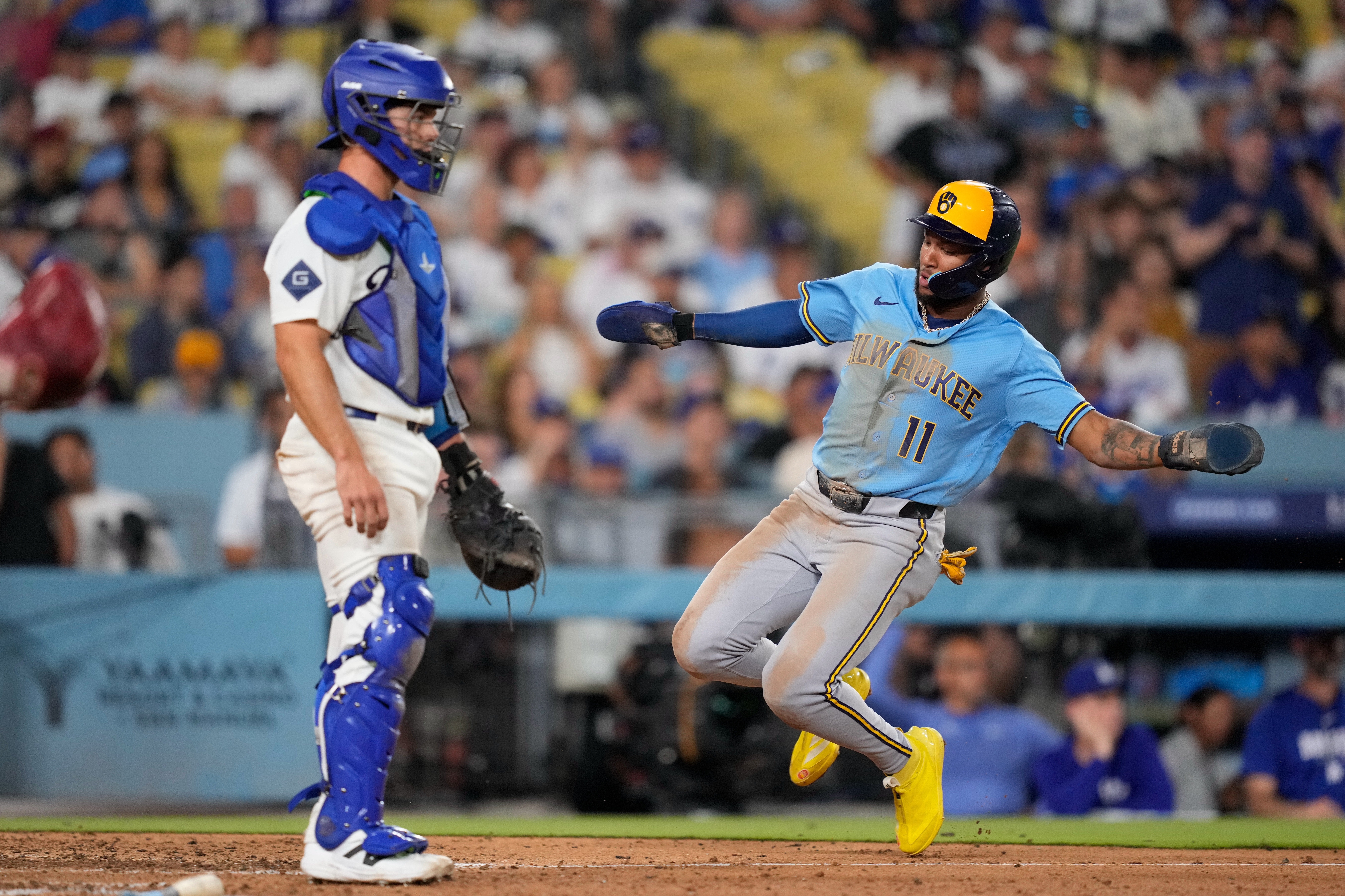Cerveceros castigan a Edwin Díaz y anotan 3 en la 9na para vencer 5-4 a Dodgers