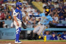 Cerveceros castigan a Edwin Díaz y anotan 3 en la 9na para vencer 5-4 a Dodgers