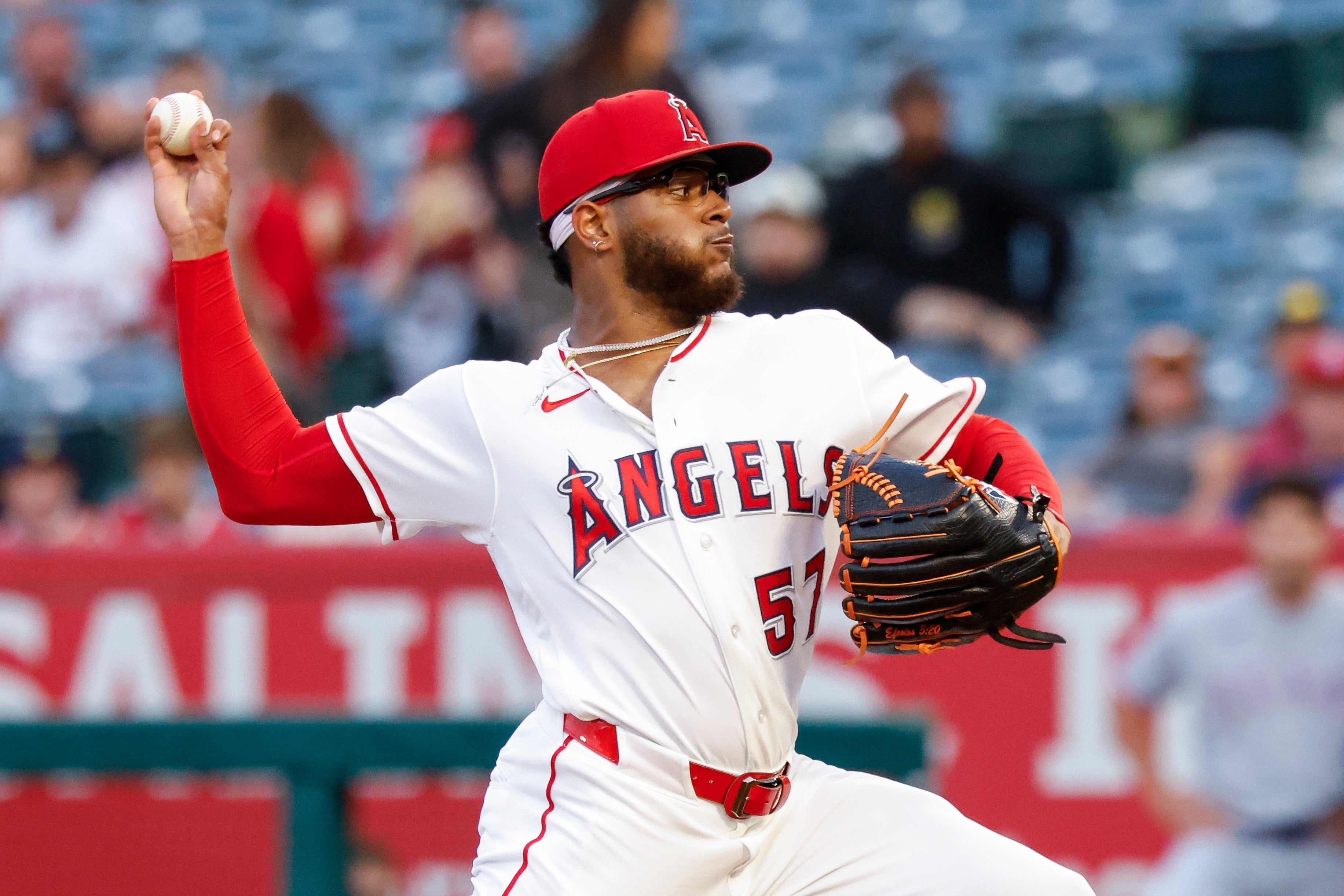 Ureña guía a Angelinos a blanqueada de 7-0 sobre Rangers; Trout y Guzmán pegan 3 hits cada uno