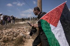 Crece la tensión en Qusra: palestinos sitiados temen que colonos israelíes tomen sus casas