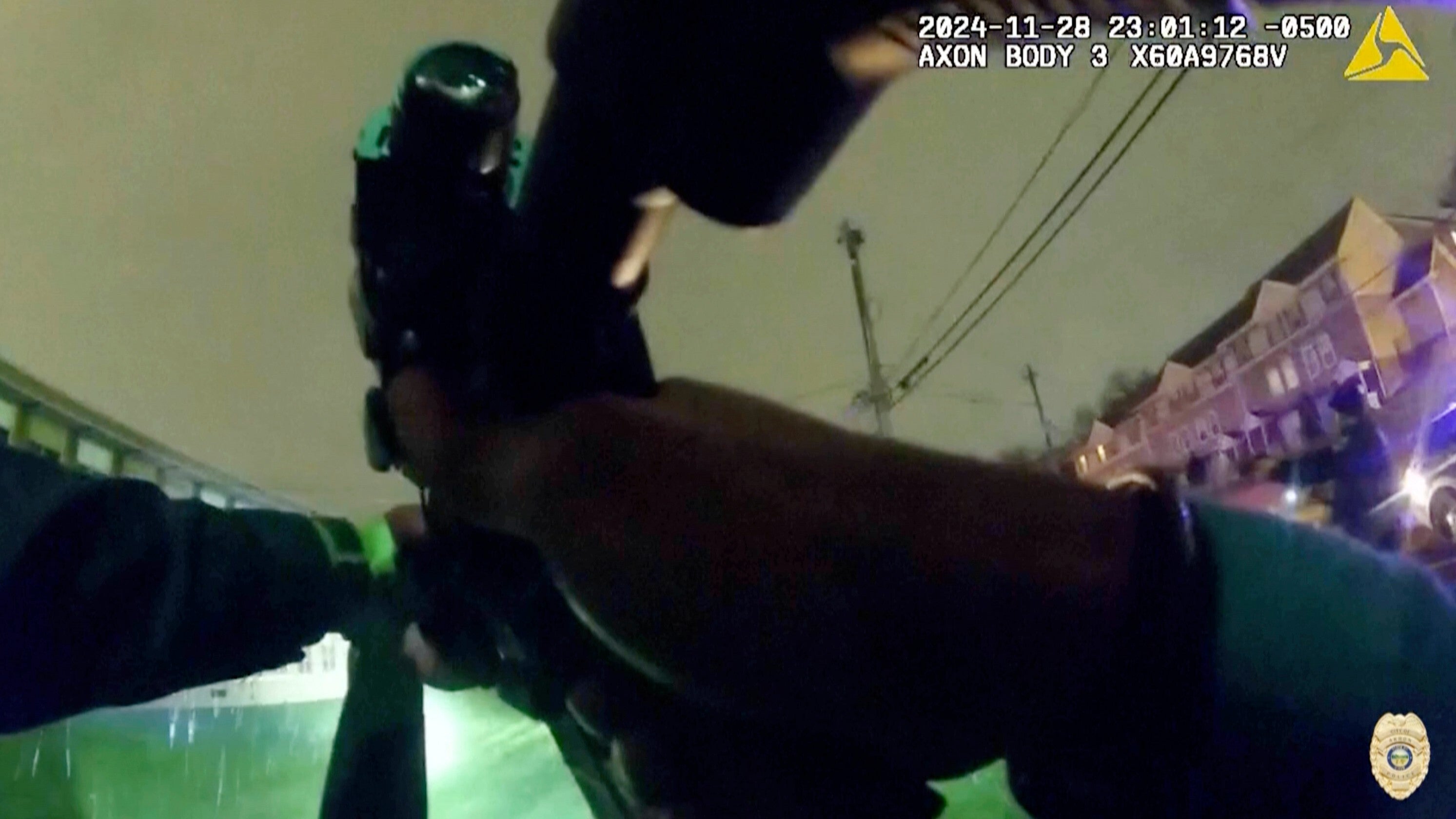 Ohio despide a policía que mató a niño y pagará compensación a familia