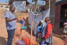 Trabajadores de salud exhaustos en Congo no dan abasto mientras el ébola supera rastreo de contactos