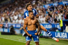 Alavés vence 3-0 al Getafe, que se queda con 10, en el inicio de La Liga
