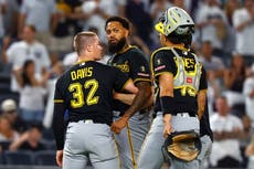 Arizona sube al relevista Dennis Santana; designa para asignación a Philip Abner