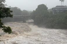 Lala se degrada a tormenta tropical y provoca fuertes lluvias y vientos en Hawai