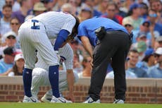 Swanson sale del juego de Cachorros ante Cardenales, tras lesionarse al batear