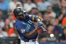 Marineros aguantan para superar 3-2 a Astros; Raleigh y Arozarena conectan jonrones