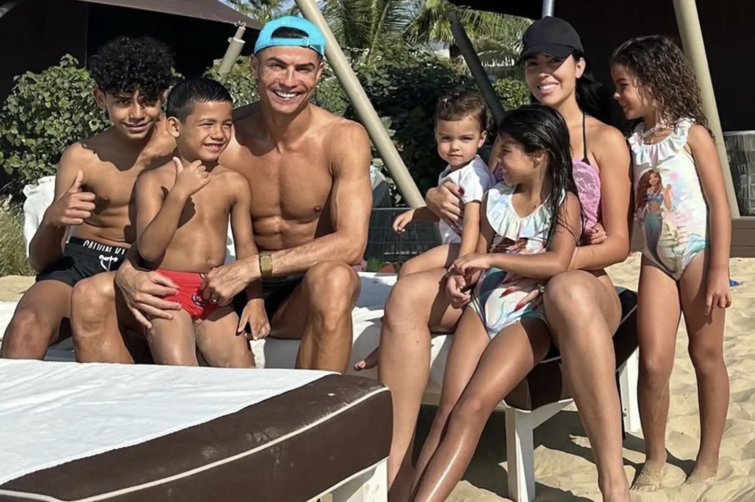 Georgina explicó que quisieron celebrar la ceremonia en el lugar donde la familia vive “la realidad” de su vida cotidiana