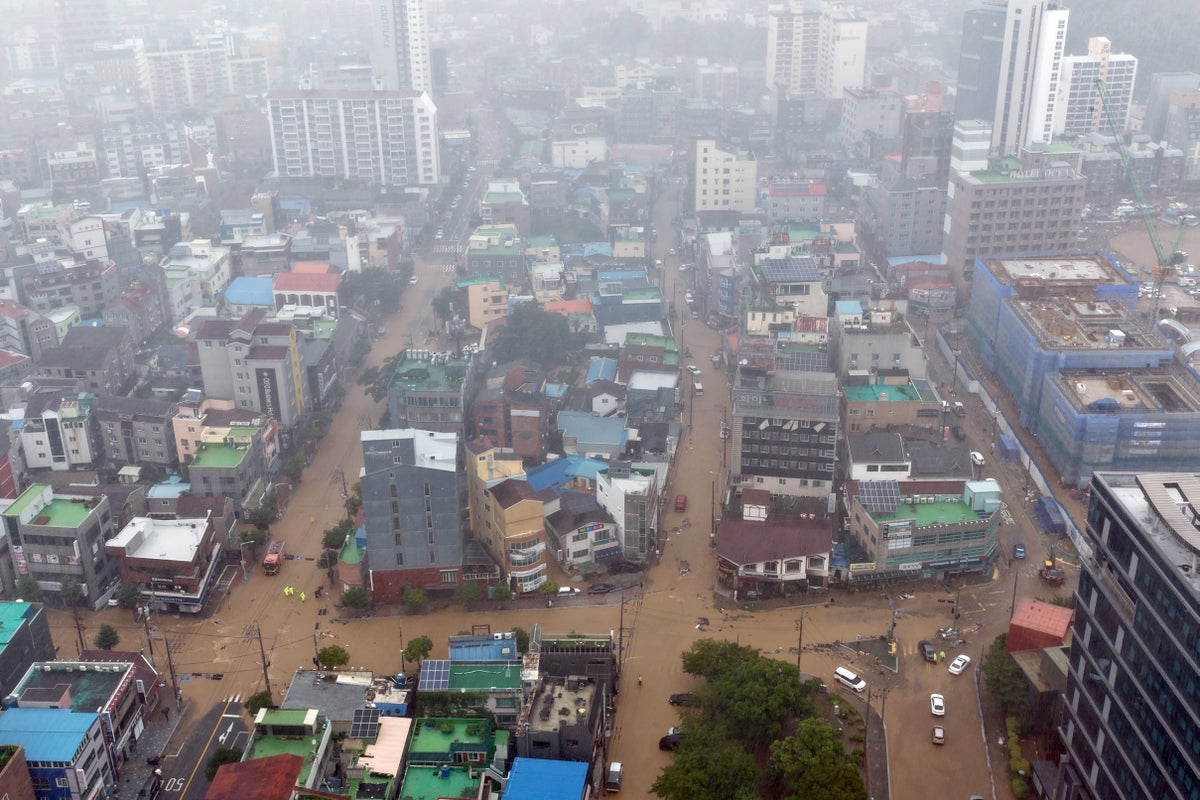 La misma lluvia deja una víctima en Corea y convierte Manila en un río
