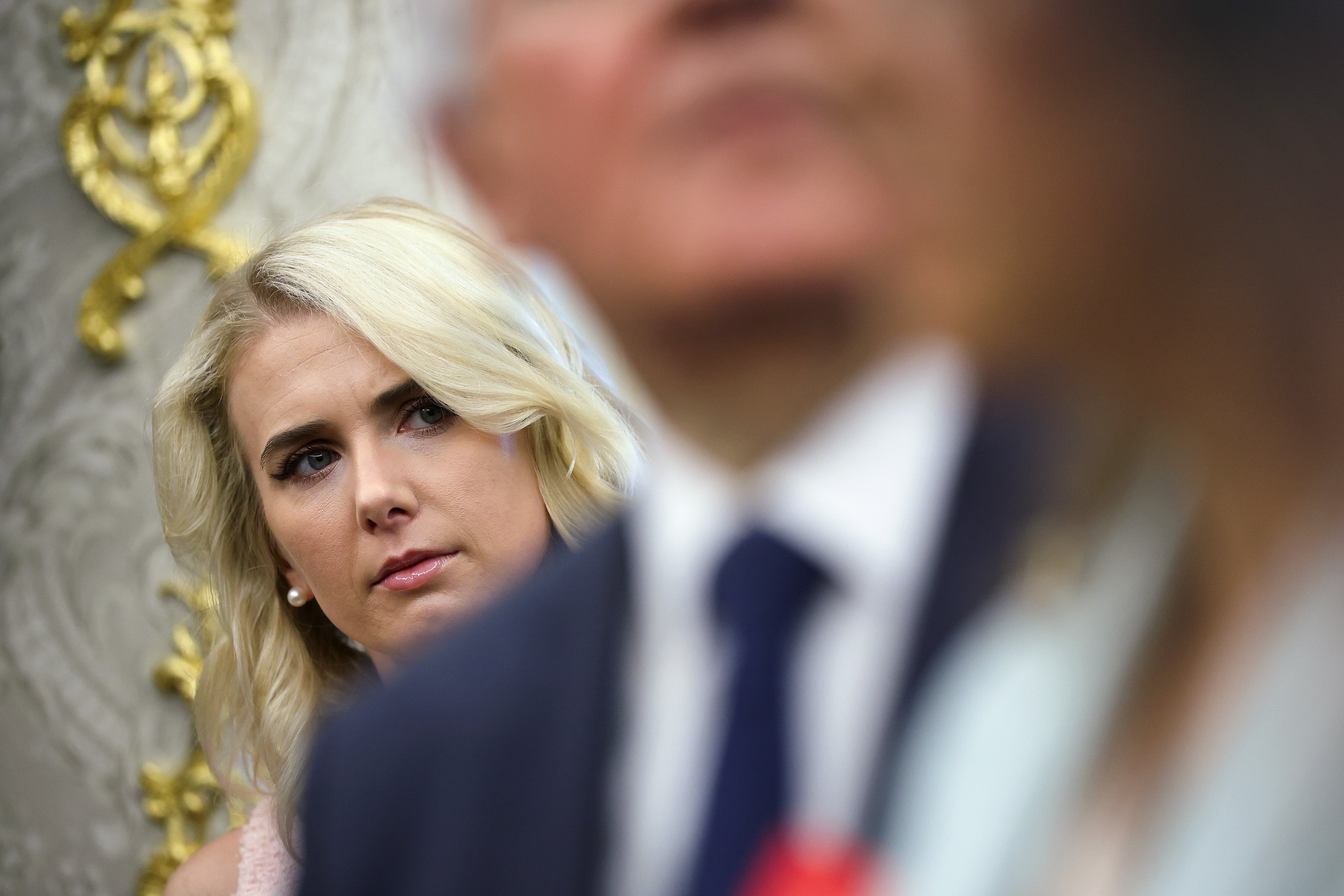 Natalie Harp, asesora del presidente Trump, fue una de las pocas personas de su equipo que le acompañaron cuando dejó atrás el avión presidencial como señuelo ante la amenaza iraní mientras viajaba desde Turquía
