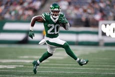 El corredor de los Jets Breece Hall sufre distensión en la ingle, pero Glenn se mantiene optimista