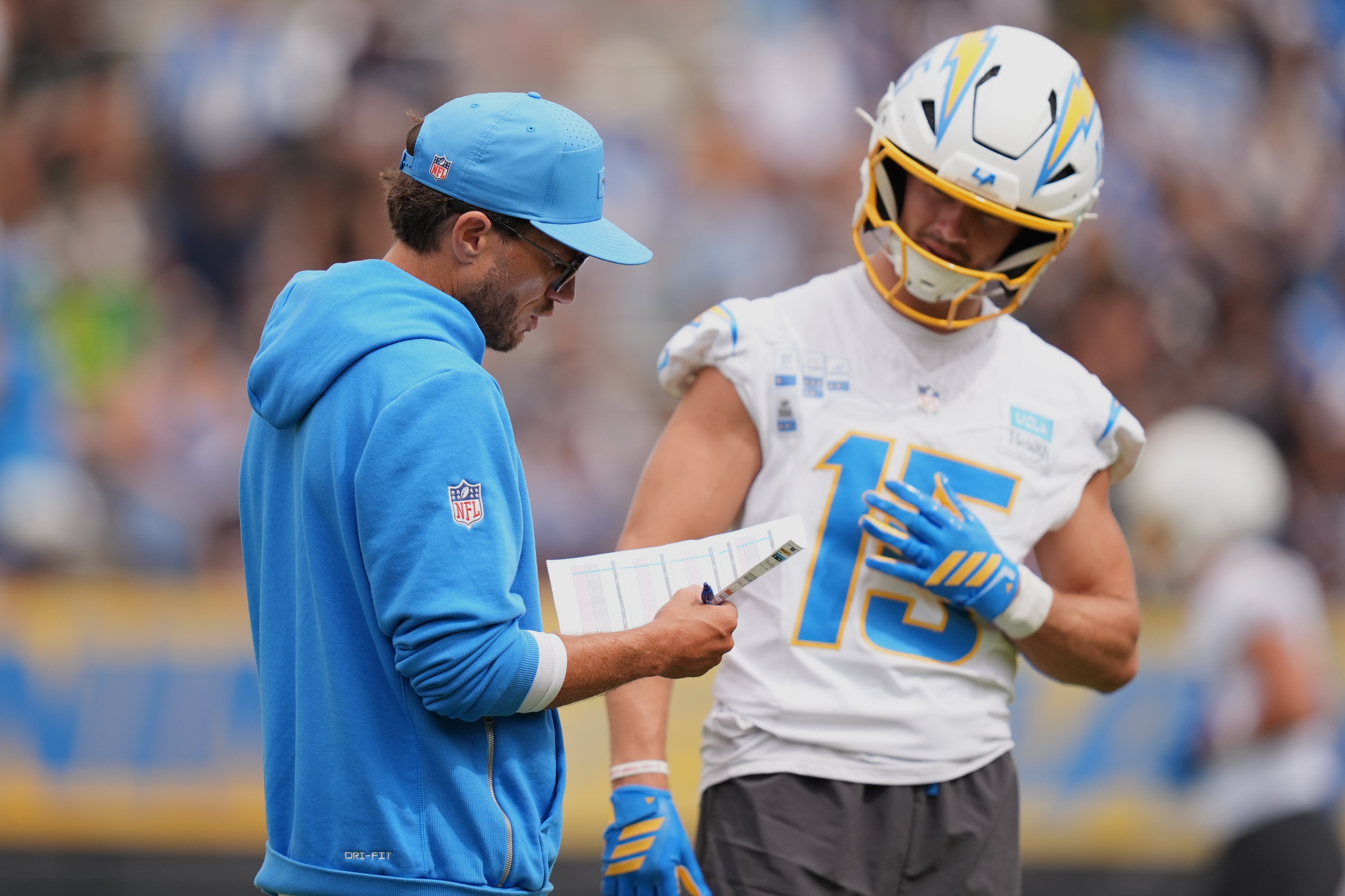 Los Chargers y Eagles, entre equipos de playoffs que buscan impulso con nuevos coordinadores