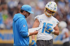Los Chargers y Eagles, entre equipos de playoffs que buscan impulso con nuevos coordinadores