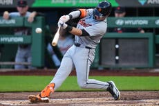 Los Tigres vencen 8-5 a los Piratas y empatan el último comodín de la Liga Americana