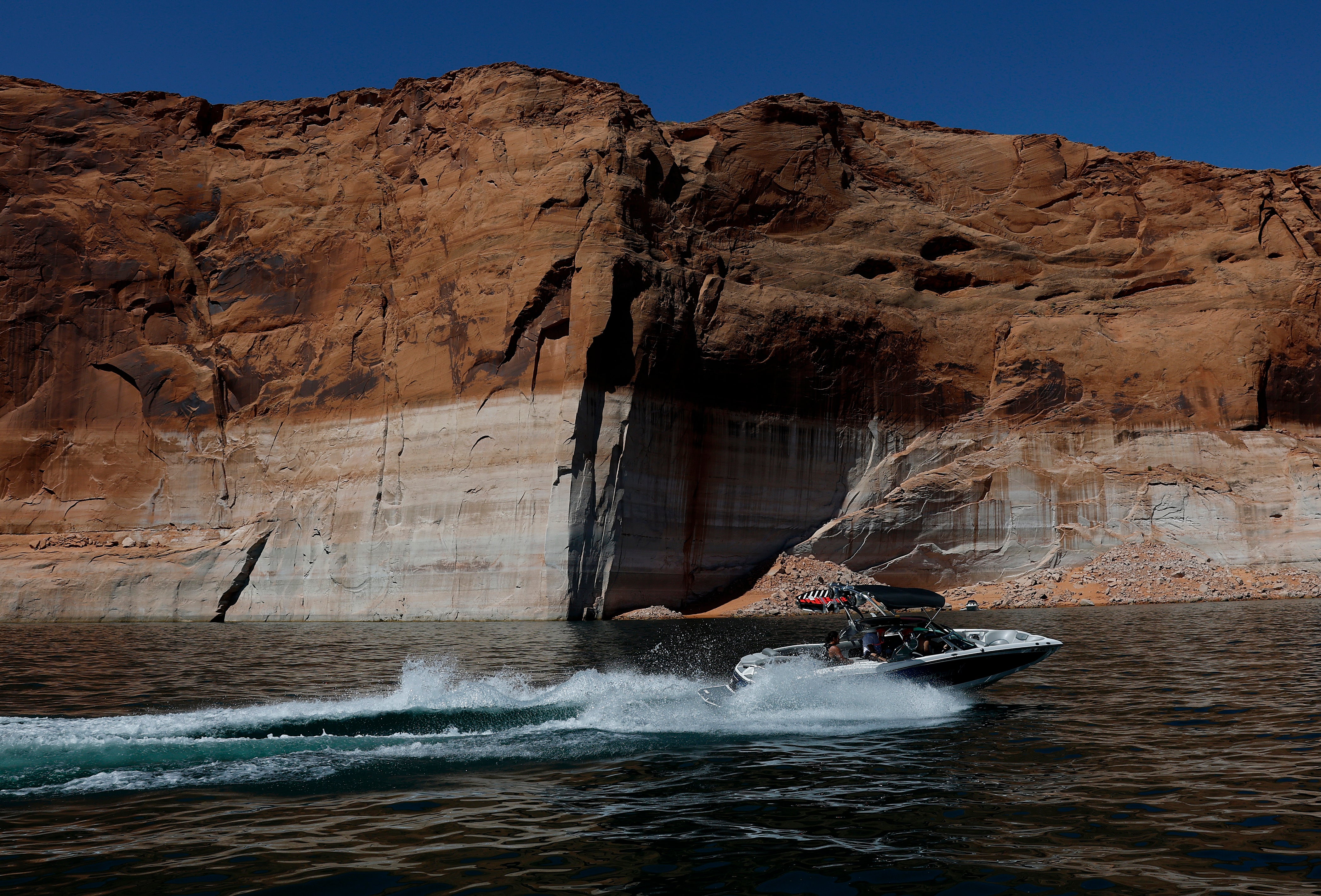 A principios de este mes se observaron niveles históricamente bajos en el embalse del lago Powell, en Page (Arizona). Paradójicamente, la sequía que azota el estado provocó un aumento de los casos de virus del Nilo Occidental