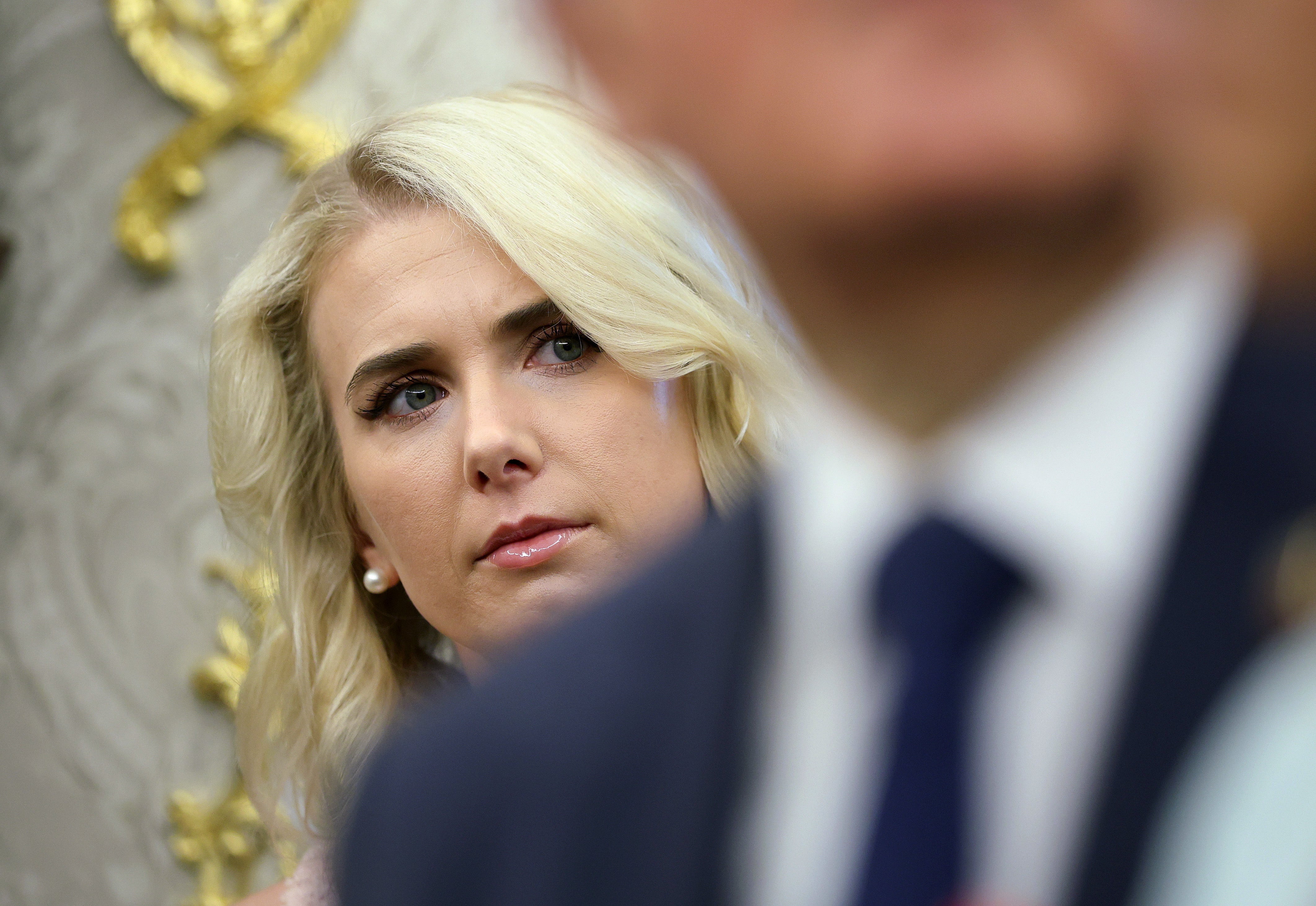 El papel de Natalie Harp, una de las asesoras más cercanas y presentes en el entorno de Trump, ha quedado bajo un intenso escrutinio